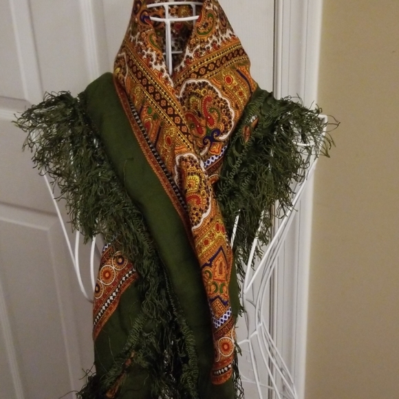 unknown Accessories - Lovely square scarf